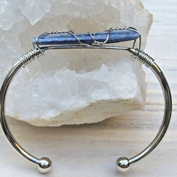 Blue Kyanite ✦ Wire Wrap Cuff ✦ 925 Silver Over Copper Raw Crystal Centerpiece - Picture 7 of 9